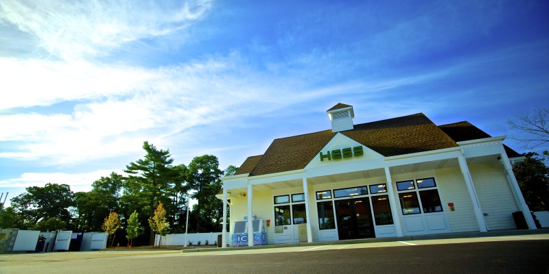 Front of the Hess Commack Location
