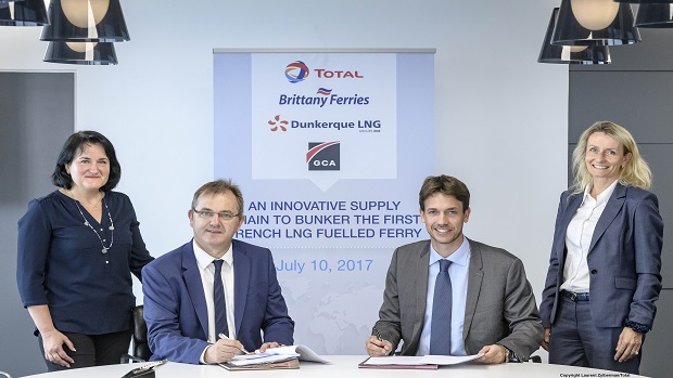 Total, Brittany Ferries, Dunkerque LNG et Groupe Charles André s'associent pour approvisionner en gaz naturel liquéfié le premier ferry français à propulsion GNL. Puteaux. 10 juillet 2017